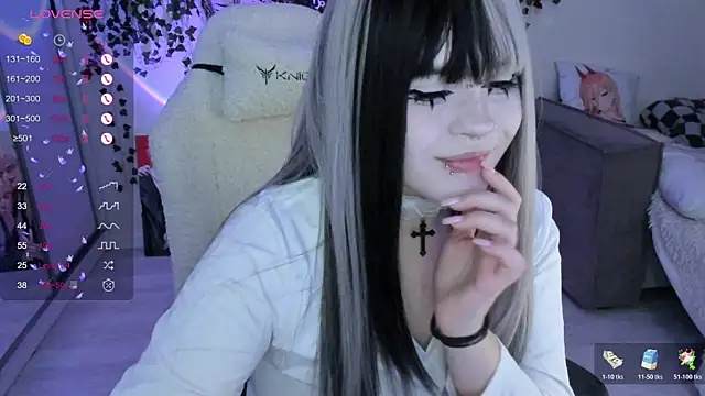 SelenaCute online show from October 28, 2025, 5:00 am