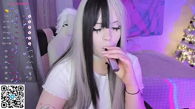 SelenaCute online show from December 14, 2025, 6:19 am