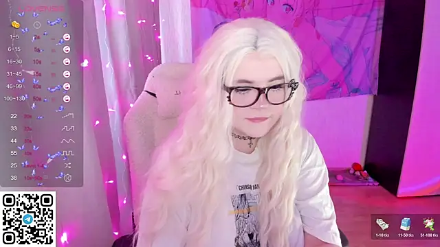 SelenaCute online show from April 27, 2026, 10:02 am