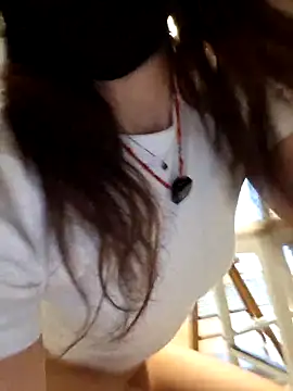 Snapshot of Silvia_Zeno chatting on April 3, 2026, 5:27 am Silvia Zeno online show from April 3, 2026, 5:27 am