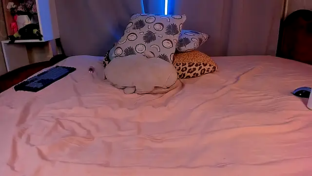 Jess Lui online show from November 12, 2025, 3:29 am