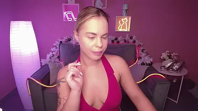 Snapshot of RikaRaily chatting on December 20, 2024, 5:36 am RikaRaily online show from December 20, 2024, 5:36 am