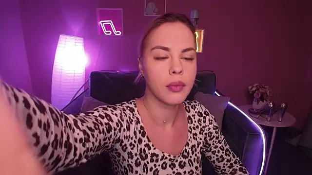 Snapshot of RikaRaily chatting on January 28, 2025, 5:43 am RikaRaily online show from January 28, 2025, 5:43 am