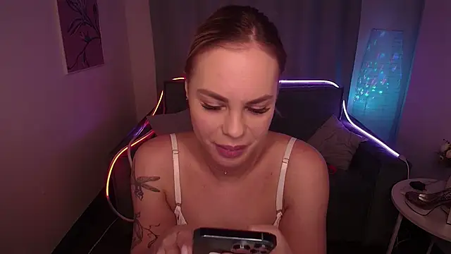 Snapshot of RikaRaily chatting on March 5, 2025, 5:18 am RikaRaily online show from March 5, 2025, 5:18 am