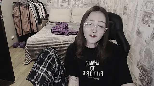 AmeliaKamishiro online show from December 17, 2024, 2:00 pm