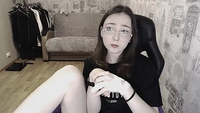 AmeliaKamishiro online show from February 11, 2025, 7:59 pm