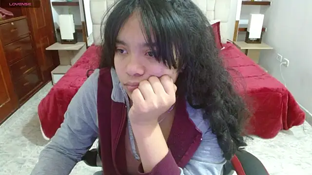 laureentt  online show from March 14, 2025, 6:10 am