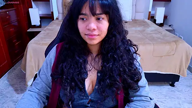 laureentt  online show from October 14, 2025, 3:07 am