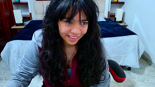 laureentt  online show from October 18, 2025, 3:31 am