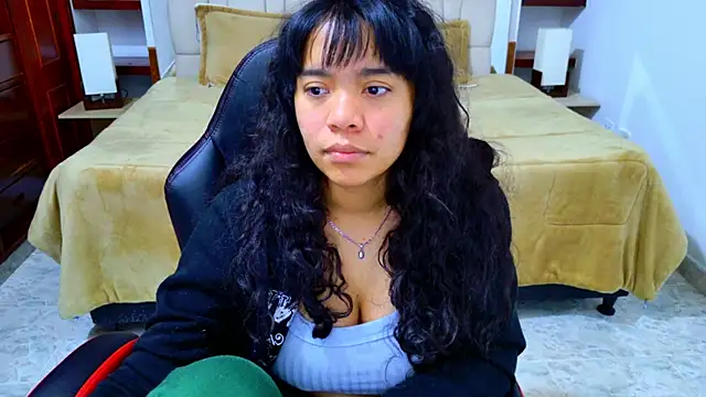 laureentt  online show from November 26, 2025, 3:40 am