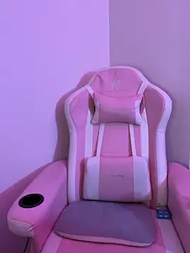 Felicia smok3 online show from April 14, 2026, 5:35 am