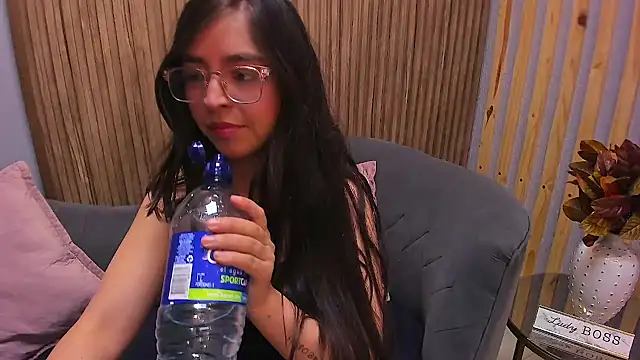 Eva Macalliter online show from February 9, 2025, 3:22 am