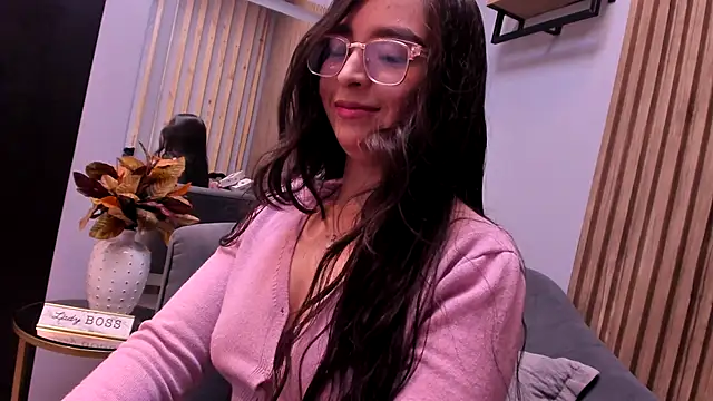 Eva Macalliter online show from November 5, 2025, 3:39 am