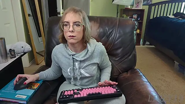 Snapshot of Linzy_19 chatting on January 6, 2025, 4:55 pm Linzy 19 online show from January 6, 2025, 4:55 pm