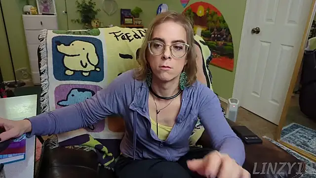 Snapshot of Linzy_19 chatting on February 11, 2025, 2:57 am Linzy 19 online show from February 11, 2025, 2:57 am