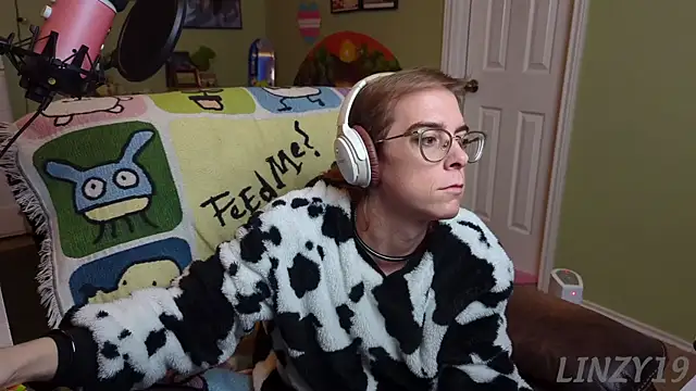 Snapshot of Linzy_19 chatting on February 22, 2025, 3:12 am Linzy 19 online show from February 22, 2025, 3:12 am