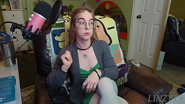 Snapshot of Linzy_19 chatting on March 4, 2025, 5:56 pm Linzy 19 online show from March 4, 2025, 5:56 pm