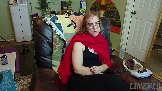 Snapshot of Linzy_19 chatting on March 5, 2025, 11:05 pm Linzy 19 online show from March 5, 2025, 11:05 pm