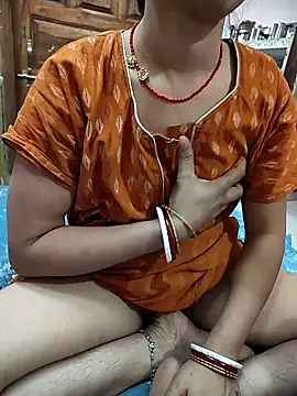 Snapshot of COUPLLE_VILLAGE chatting on April 13, 2026, 3:23 am COUPLLE VILLAGE online show from April 13, 2026, 3:23 am