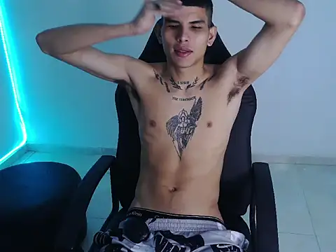 Snapshot of hot_king20 chatting on December 15, 2025, 4:33 pm hot king20 online show from December 15, 2025, 4:33 pm