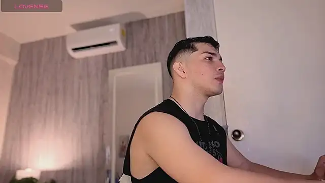 Snapshot of JUANDIAMONDS98 chatting on February 22, 2026, 1:42 pm JUANDIAMONDS98 online show from February 22, 2026, 1:42 pm