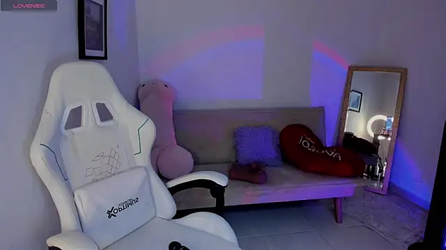 sweet pink  online show from April 18, 2026, 1:04 pm