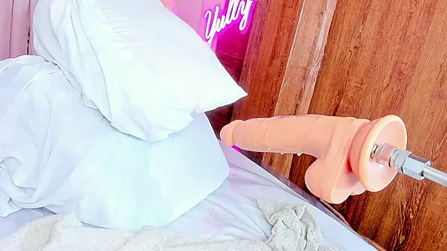 queen yully online show from March 22, 2025, 10:59 pm