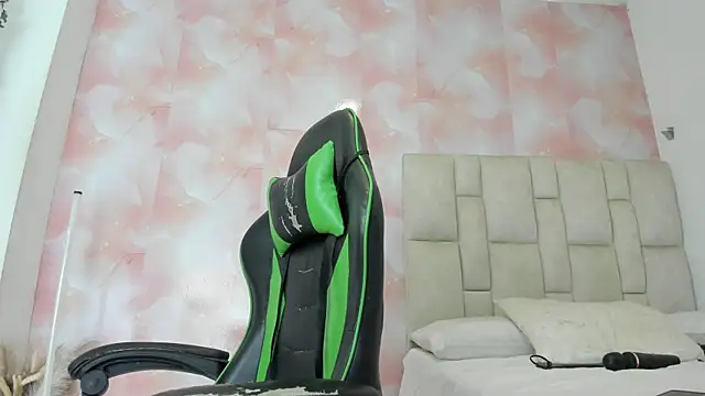 aida rose  online show from April 5, 2026, 12:41 am