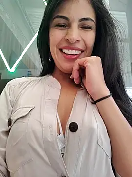 Astrid-- online show from October 17, 2025, 8:33 pm