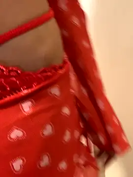 Aania online show from November 2, 2025, 2:41 pm