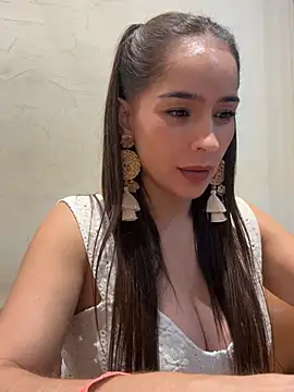 Snapshot of Mau_White chatting on May 23, 2026, 12:27 am Mau White online show from May 23, 2026, 12:27 am