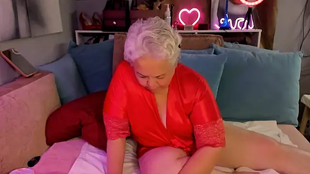 Snapshot of ShannaKingson chatting on August 7, 2026, 9:39 pm ShannaKingson online show from August 7, 2026, 9:39 pm