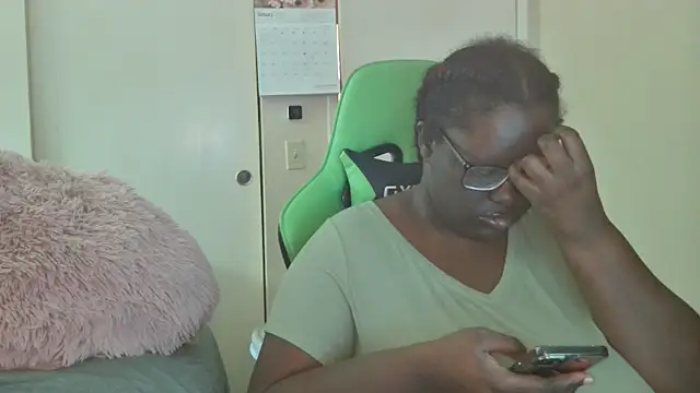 Snapshot of Yagurl__west chatting on January 14, 2025, 12:11 am Yagurl west online show from January 14, 2025, 12:11 am