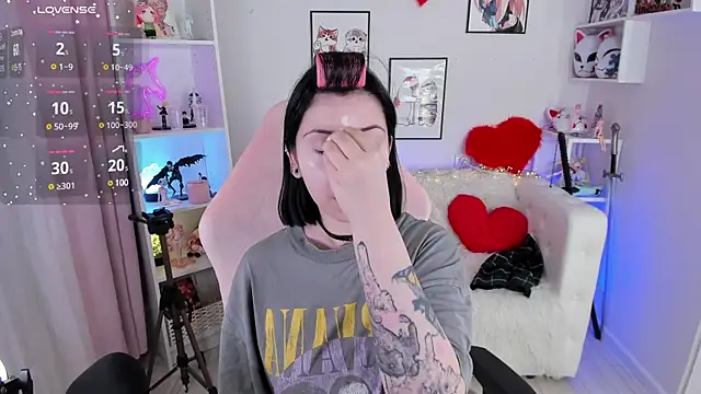 Snapshot of PennyMay chatting on February 13, 2025, 4:32 am PennyMay online show from February 13, 2025, 4:32 am