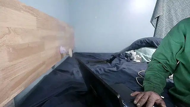 Snapshot of Mshizzle12 chatting on February 17, 2026, 9:06 am Mshizzle12 online show from February 17, 2026, 9:06 am