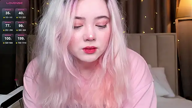   KawaiiYuki   online show from January 24, 2025, 8:55 am