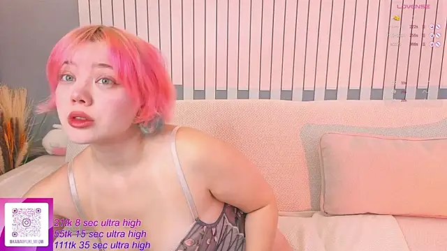   KawaiiYuki   online show from October 10, 2025, 5:06 am