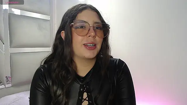 Paola Lyon  online show from March 5, 2025, 7:17 pm