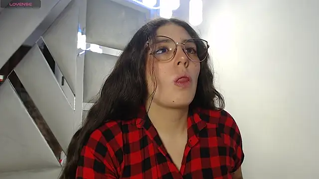 Paola Lyon  online show from March 6, 2025, 12:30 pm