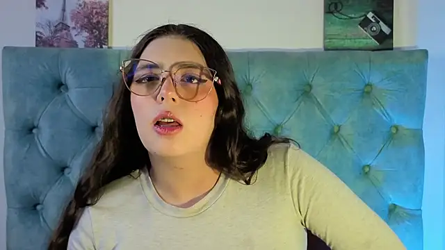 Paola Lyon  online show from September 25, 2025, 6:55 pm