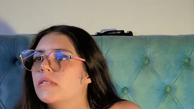 Paola Lyon  online show from September 27, 2025, 6:51 am