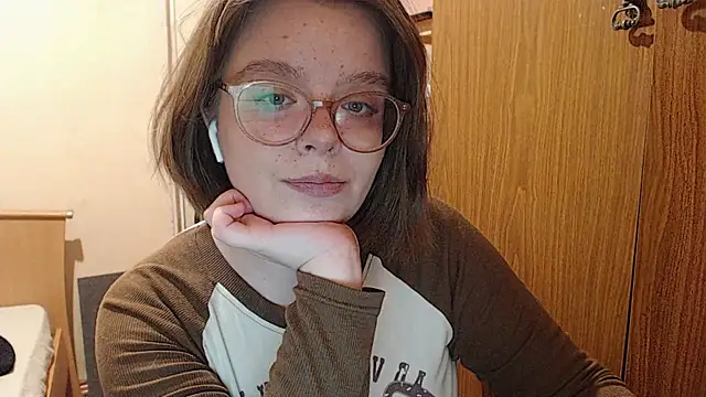 Snapshot of Chmiri_cb chatting on December 18, 2024, 5:31 pm Chmiri cb online show from December 18, 2024, 5:31 pm