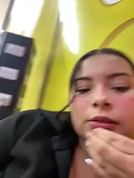 Snapshot of aneesa_darzi chatting on March 8, 2025, 12:00 am aneesa darzi online show from March 8, 2025, 12:00 am