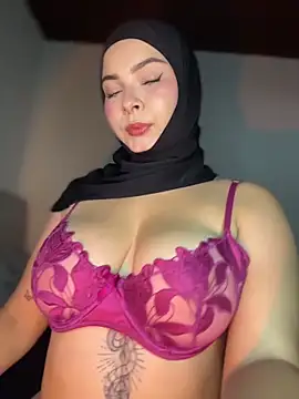 Snapshot of aneesa_darzi chatting on May 15, 2026, 9:00 pm aneesa darzi online show from May 15, 2026, 9:00 pm