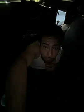 Snapshot of SideGhost chatting on February 4, 2026, 12:38 am SideGhost online show from February 4, 2026, 12:38 am