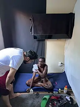 Snapshot of SideGhost chatting on April 14, 2026, 11:11 pm SideGhost online show from April 14, 2026, 11:11 pm