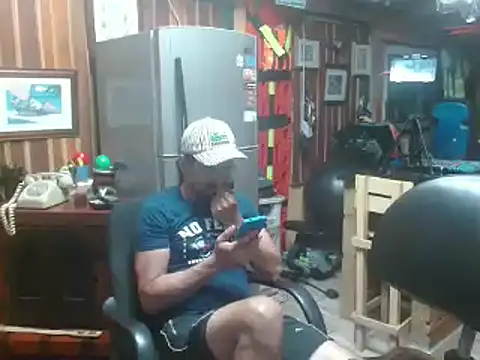 Snapshot of Dr_Pocholate84 chatting on January 17, 2025, 1:15 am Dr Pocholate84 online show from January 17, 2025, 1:15 am