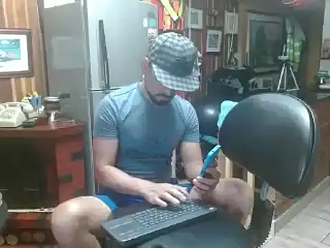 Snapshot of Dr_Pocholate84 chatting on January 27, 2025, 12:01 am Dr Pocholate84 online show from January 27, 2025, 12:01 am