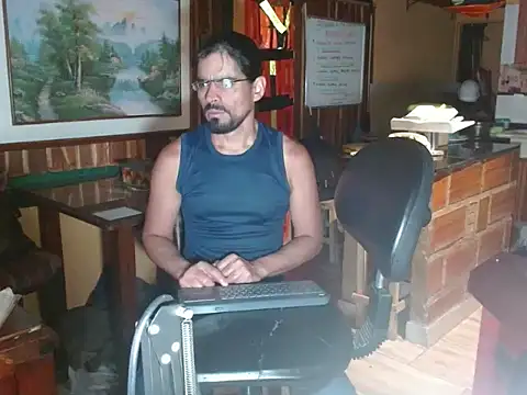 Snapshot of Dr_Pocholate84 chatting on May 16, 2026, 1:13 am Dr Pocholate84 online show from May 16, 2026, 1:13 am