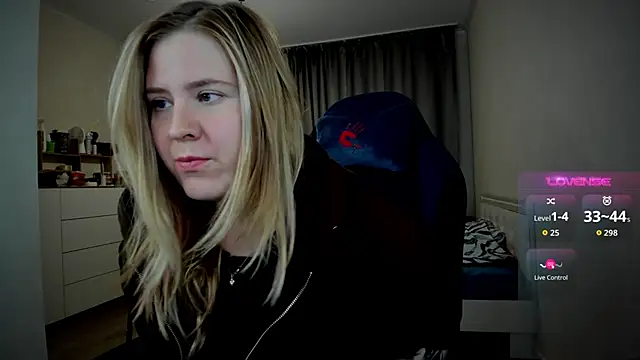 Olivia Munk online show from September 17, 2025, 3:52 am